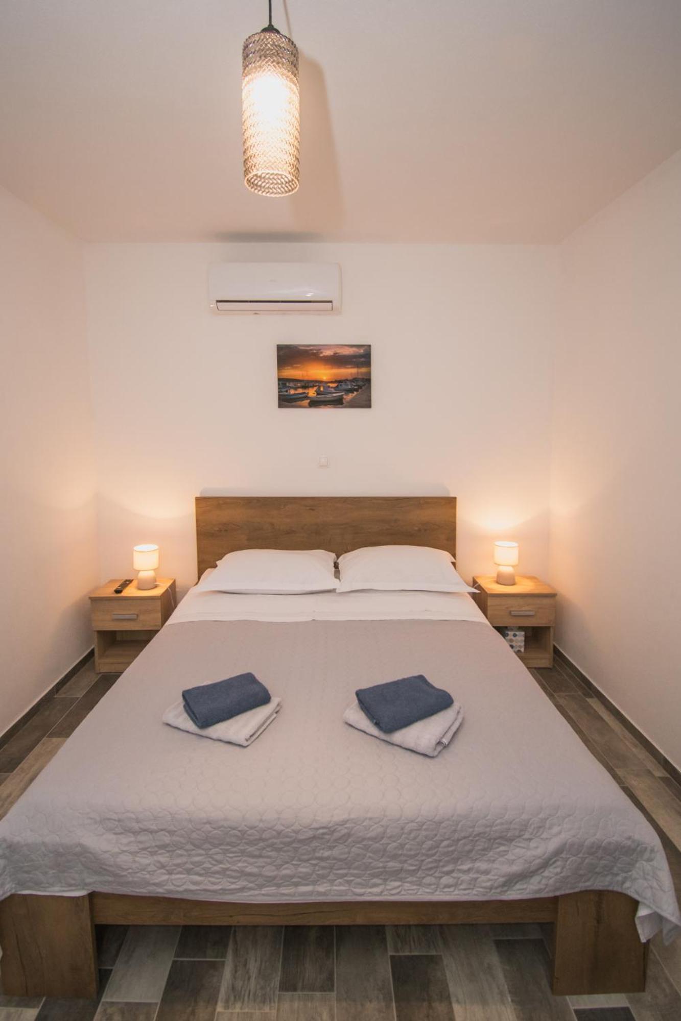 Marcelovi Dvori Bed & Breakfast Пировац Стая снимка