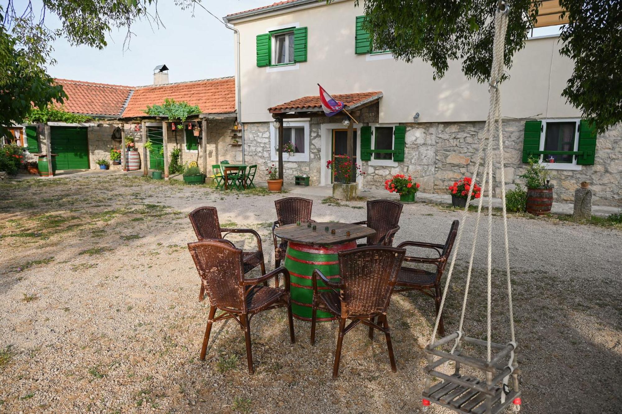 Marcelovi Dvori Bed & Breakfast Пировац Екстериор снимка